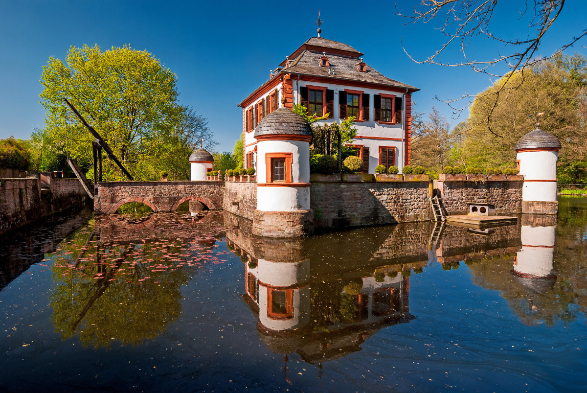 Wasserburg Seligenstadt, Lustschloss in Klein-Welzheim, Hessen